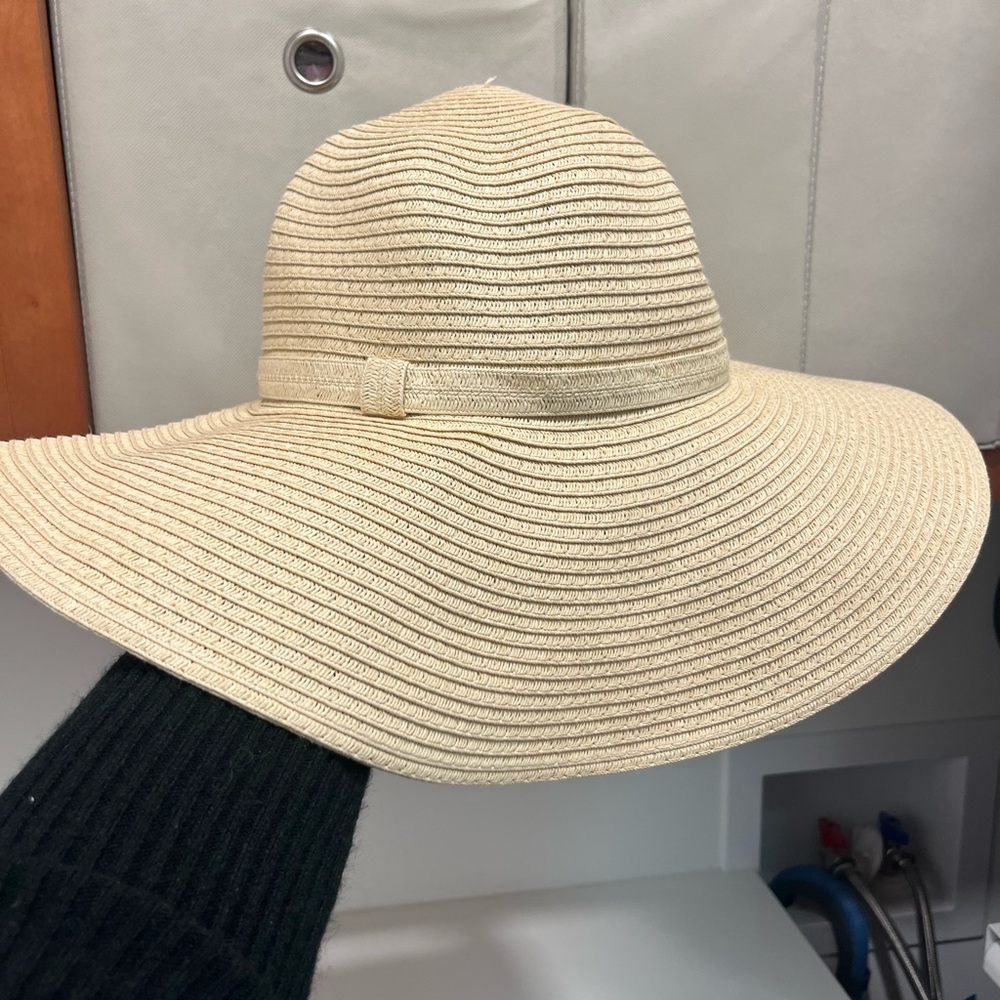 Elegant Beige Wide-Brimmed Sun Hat